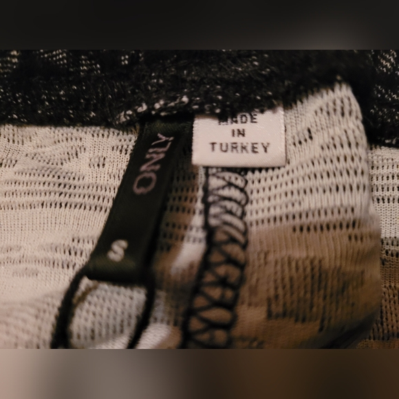 ONLY NWT Printed Leggings, stretchy. - Picture 5 of 12